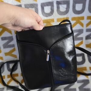 Vera Pelle Black Leather Crossbody Bag